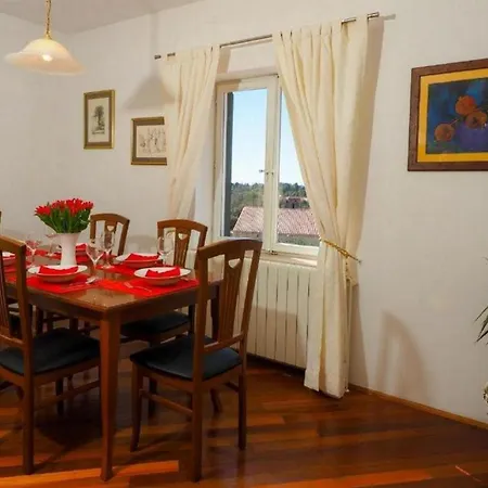 Villa House With A Spacious Garden And Swimming Pool Čilipi