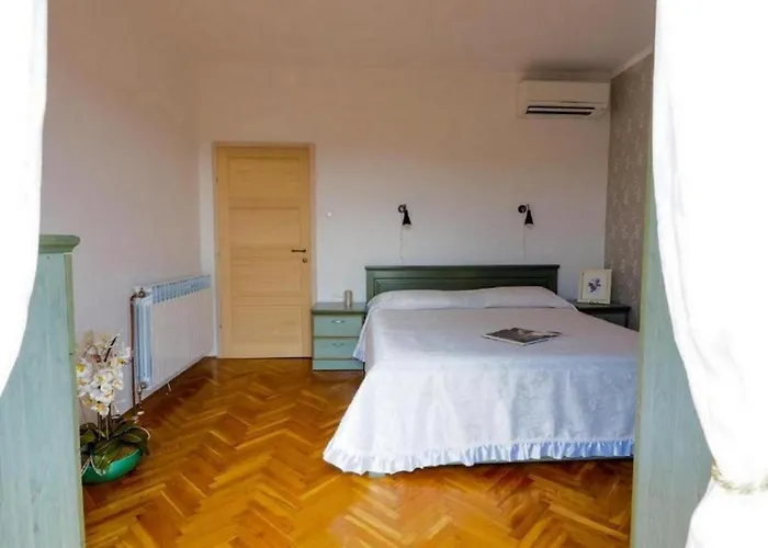 House With A Spacious Garden And Swimming Pool