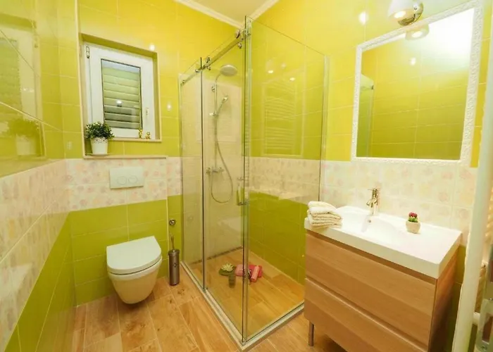 House With A Spacious Garden And Swimming Pool