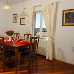 Villa House With A Spacious Garden And Swimming Pool Čilipi