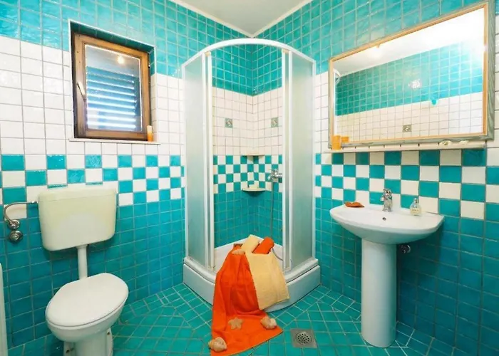 House With A Spacious Garden And Swimming Pool Villa *